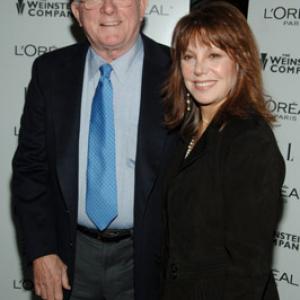 Phil Donahue and Marlo Thomas at event of Derailed (2005)