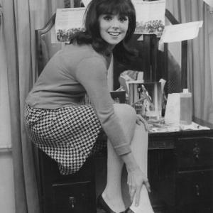 Marlo Thomas backstage before her play Barefoot in the Park January 3 1966