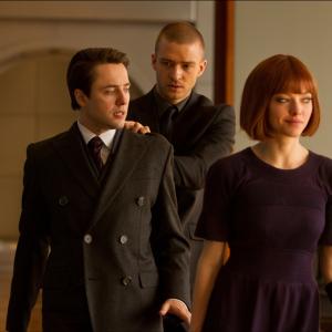 Still of Justin Timberlake Vincent Kartheiser and Amanda Seyfried in Ikalinti laike 2011