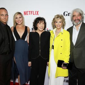 Jane Fonda, Sam Waterston, Lily Tomlin, Ethan Embry and June Diane Raphael at event of Grace and Frankie (2015)
