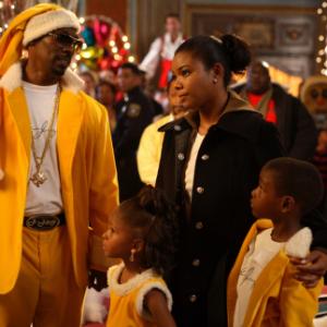 Still of Morris Chestnut and Gabrielle Union in The Perfect Holiday (2007)