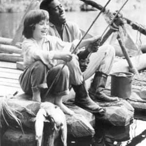 Still of Elijah Wood and Courtney B Vance in The Adventures of Huck Finn 1993