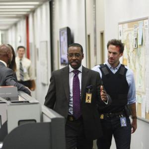 Still of Joseph Fiennes and Courtney B. Vance in Zvilgsnis i ateiti (2009)