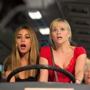 Still of Reese Witherspoon and Sofa Vergara in Karstos gaudynes 2015