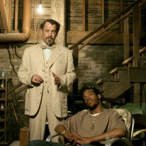 Still of Tom Hanks and Marlon Wayans in The Ladykillers 2004