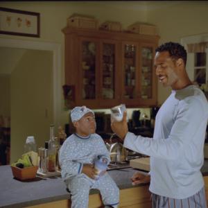 Still of Marlon Wayans and Shawn Wayans in Littleman (2006)