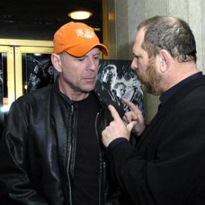 Bruce Willis and Harvey Weinstein at event of Nuodemiu miestas (2005)