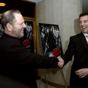 Harvey Weinstein and Clive Owen at event of Nuodemiu miestas 2005