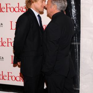 Dustin Hoffman and Owen Wilson at event of Paskutinis tevu isbandymas. Mazieji Fakeriai (2010)