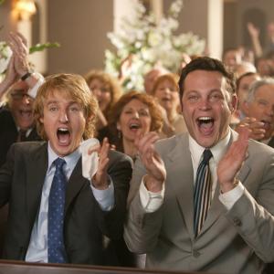 Still of Vince Vaughn and Owen Wilson in Wedding Crashers 2005