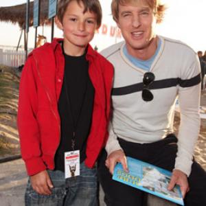 Owen Wilson and Finley Jacobsen at event of Marmaduke 2010