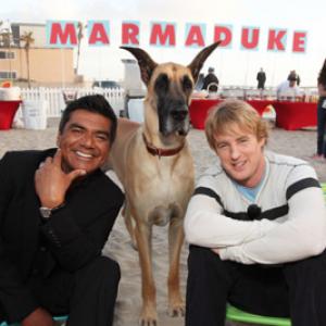 Owen Wilson and George Lopez at event of Marmaduke 2010