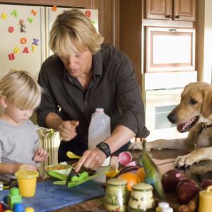 Still of Owen Wilson and Dylan Henry in Marley & Me (2008)