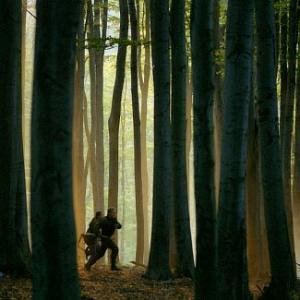 In a race against time and a deadly enemy, Burnett (OWEN WILSON) and Babic (KAMIL KOLLARIK) traverse a Bosnian forest.
