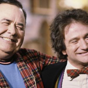 Robin Williams and Jonathan Winters at event of Mork & Mindy (1978)