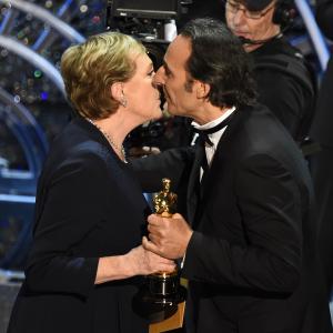 Julie Andrews and Alexandre Desplat at event of The Oscars (2015)