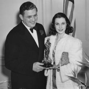 Best Actress Vivien Leigh appears with Gone with the Wind producer David O Selznick at the 12th Academy Awards