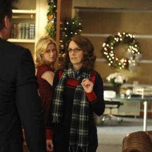 Still of Elizabeth Banks and Tina Fey in 30 Rock 2006