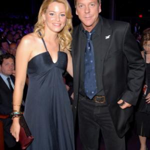 Kiefer Sutherland and Elizabeth Banks