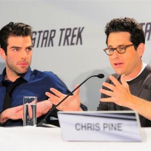 JJ Abrams and Zachary Quinto at event of Zvaigzdziu kelias 2009