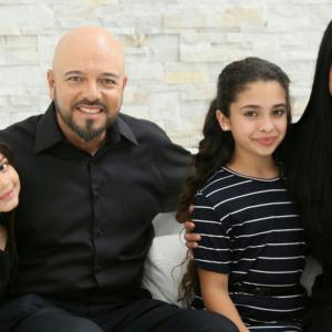Carlos AcostaMilian with Scarlet Ortiz and Mylena Barrios on the set of Escandalos in Miami 2014