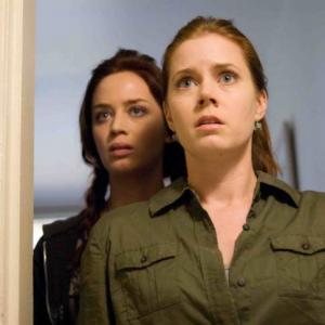 Still of Amy Adams and Emily Blunt in Sunshine Cleaning 2008