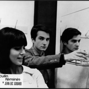 Still of Yves Afonso, Chantal Goya and Jean-Pierre Léaud in Masculin féminin (1966)