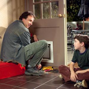 Still of Kevin Nealon and Liam Aiken in Good Boy! (2003)