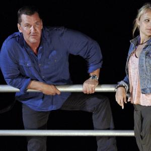 Still of Laura Aikman and Craig Fairbrass in Bula Quo! (2013)