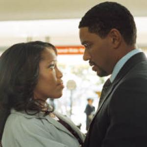 Still of Regina King and Laz Alonso in This Christmas (2007)