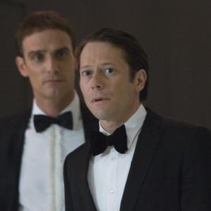 Still of Mathieu Amalric and Anatole Taubman in Paguodos kvantas 2008