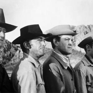 Still of John Wayne, Dean Martin, Michael Anderson Jr. and Earl Holliman in The Sons of Katie Elder (1965)