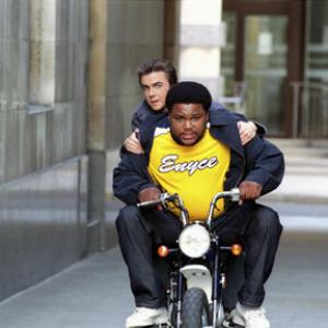 Still of Frankie Muniz and Anthony Anderson in Agent Cody Banks 2 Destination London 2004