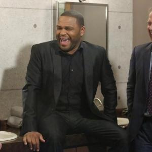 Still of Anthony Anderson and Richard Riehle in Blackish 2014