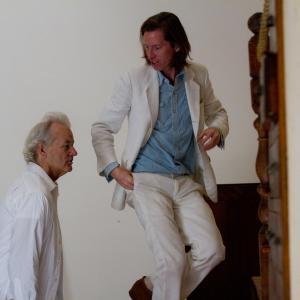 Still of Bill Murray and Wes Anderson in Menesienos karalyste 2012