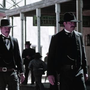 Still of Kevin Costner and David Andrews in Wyatt Earp 1994