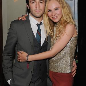 Michael Angarano and Juno Temple at event of The English Teacher (2013)