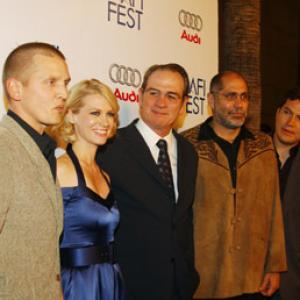 Tommy Lee Jones, Barry Pepper, January Jones, Guillermo Arriaga and Julio Cedillo at event of The Three Burials of Melquiades Estrada (2005)