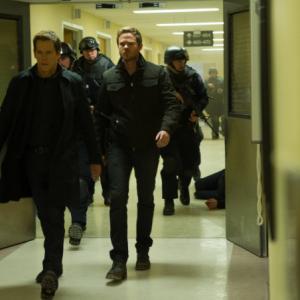 Still of Kevin Bacon and Shawn Ashmore in The Following 2013