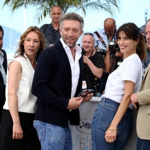Vincent Cassel Alain Attal Emmanuelle Bercot Etienne Comar and Mawenn at event of Mon roi 2015
