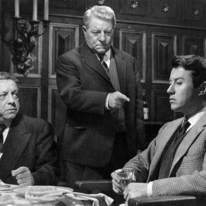 Still of Michel Auclair, Paul Frankeur and Jean Gabin in Maigret et l'affaire Saint-Fiacre (1959)