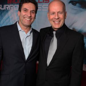 Bruce Willis and Oren Aviv at event of Svetimas kunas (2009)