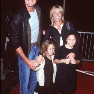 David Hasselhoff and Pamela BachHasselhoff at event of The Lion King II Simbas Pride 1998
