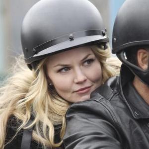 Still of Eion Bailey and Jennifer Morrison in Once Upon a Time 2011