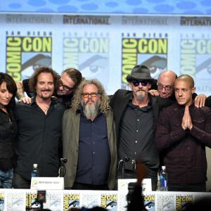 Katey Sagal, Paris Barclay, Dayton Callie, Kim Coates, Tommy Flanagan, Theo Rossi, Kurt Sutter, David Labrava and Mark Boone at event of Sons of Anarchy (2008)