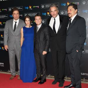 Benicio Del Toro, Carlos Bardem, Andrea Di Stefano, Josh Hutcherson and Claudia Traisac at event of Eskobaras: kruvinas rojus (2014)