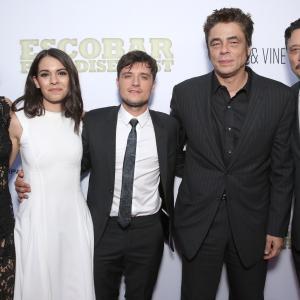 Benicio Del Toro, Carlos Bardem, Josh Hutcherson and Claudia Traisac at event of Eskobaras: kruvinas rojus (2014)