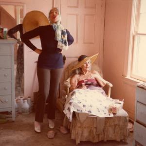 Still of Edith Bouvier Beale and Edith 'Little Edie' Bouvier Beale in Grey Gardens (1975)