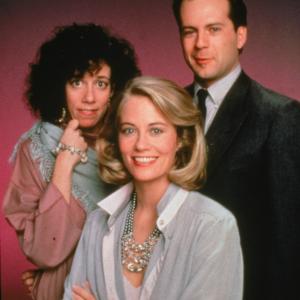 Bruce Willis Cybill Shepherd and Allyce Beasley at event of Moonlighting 1985
