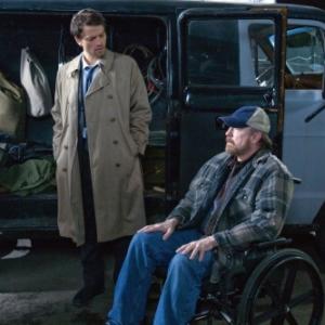 Still of Jim Beaver and Misha Collins in Supernatural 2005